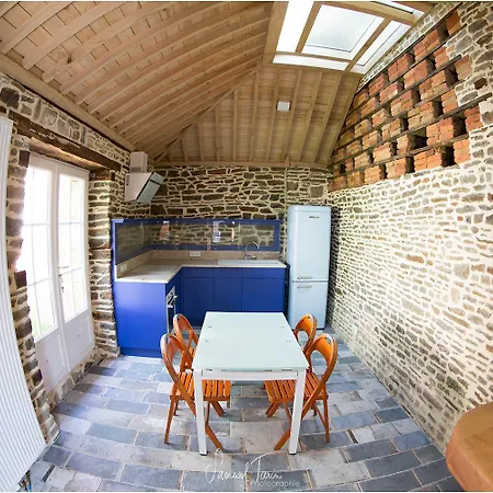 Villa La Maison Guischard De La Menardiere Dite La Maison Romane Pontorson