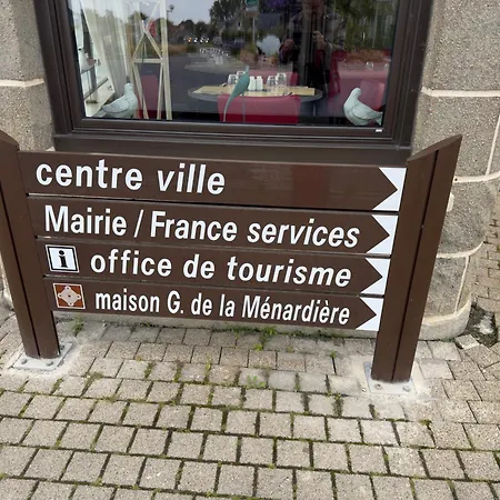 Villa La Maison Guischard De La Menardiere Dite La Maison Romane *